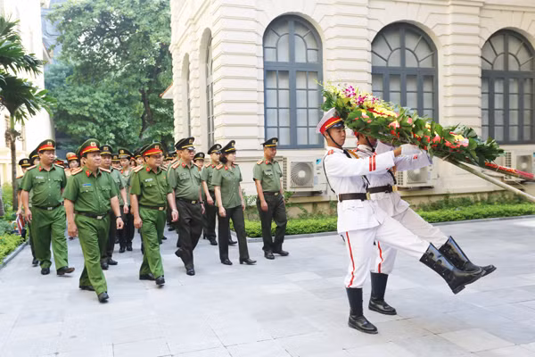Hưởng ứng phong trào thi đua của phụ nữ Công an nhân dân ảnh 5