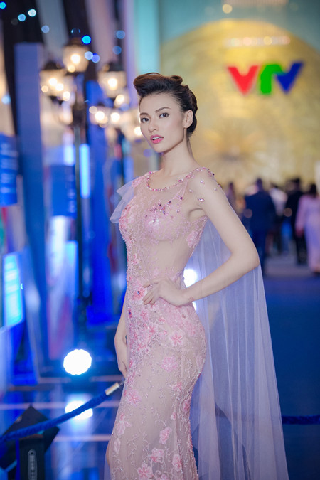 Hồng Quế diện váy xuyên thấu, nổi bật tại sự kiện ảnh 6