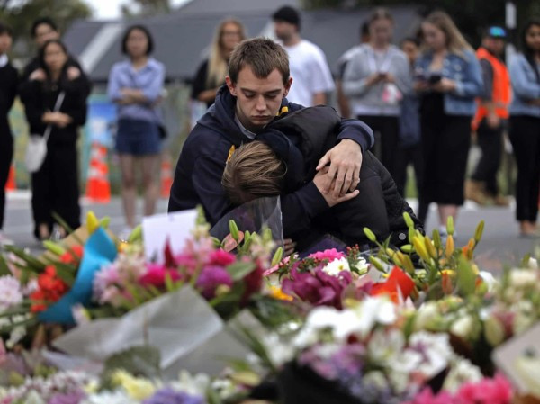 Cảnh sát Anh bắt giữ những kẻ có hành vi "phân biệt chủng tộc" ảnh 1