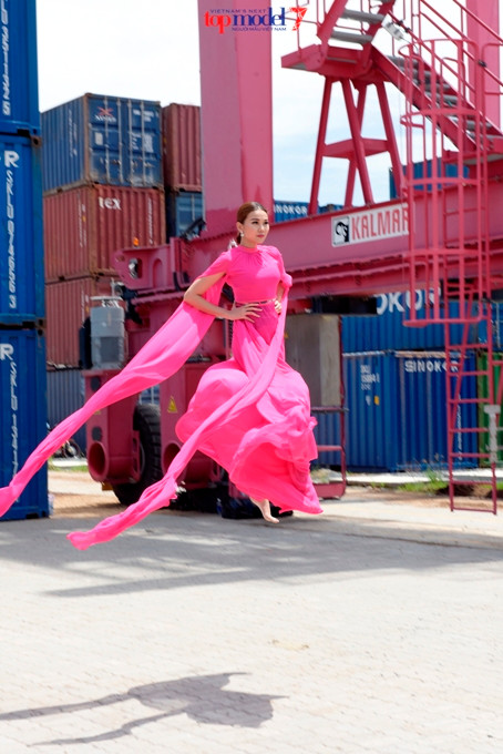 Bay xuống từ độ cao 15m, Host Thanh Hằng bị trầy tay, xước da ảnh 6