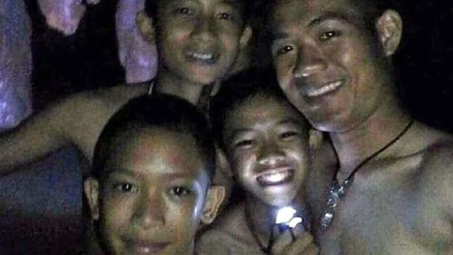 Thái Lan: Các thiếu niên kẹt trong hang học bơi và lặn trong khi chờ giải cứu ảnh 3