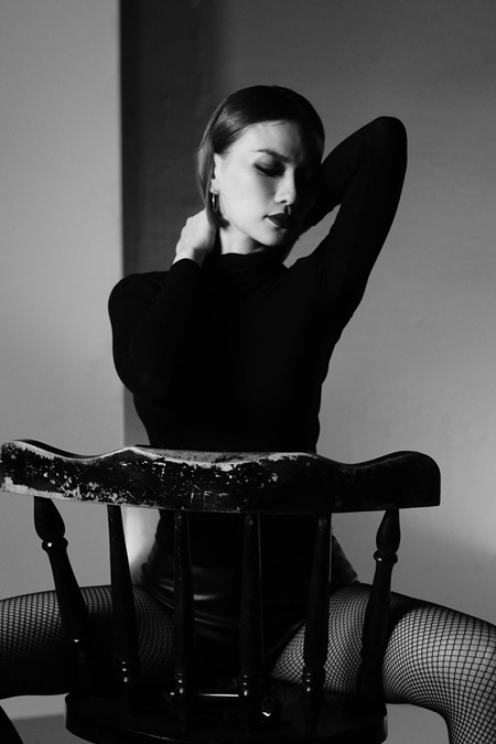 Thu Thủy khoe thân hình bốc lửa trong MV mới ảnh 2