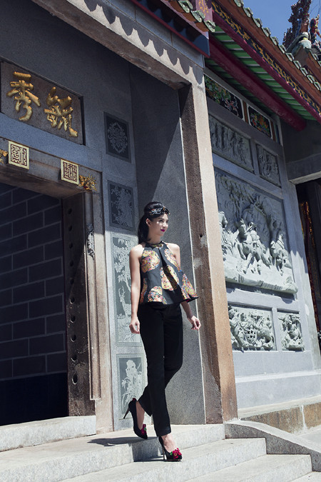 Hoa hậu Ngọc Diễm diện style ấn tượng dạo phố đầu năm mới ảnh 2