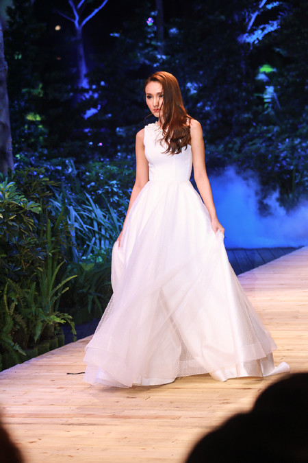 Tô Uyên Khánh Ngọc "hóa" thiên thần trong thiết kế của Chung Thanh Phong ảnh 4