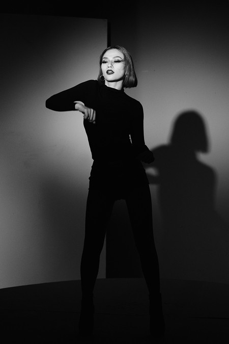 Thu Thủy khoe thân hình bốc lửa trong MV mới ảnh 7