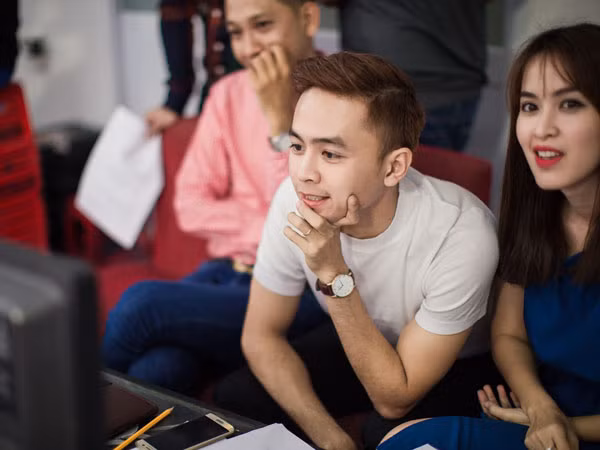 Làm đạo diễn, chỉ cần một chút liều? ảnh 1