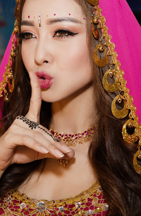 Jennifer Phạm hoá thành "cô dâu 8 tuổi" ảnh 2