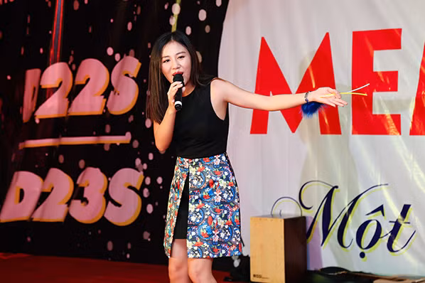 Văn Mai Hương tự tin, năng động trước hàng nghìn cảnh sát trẻ ảnh 3