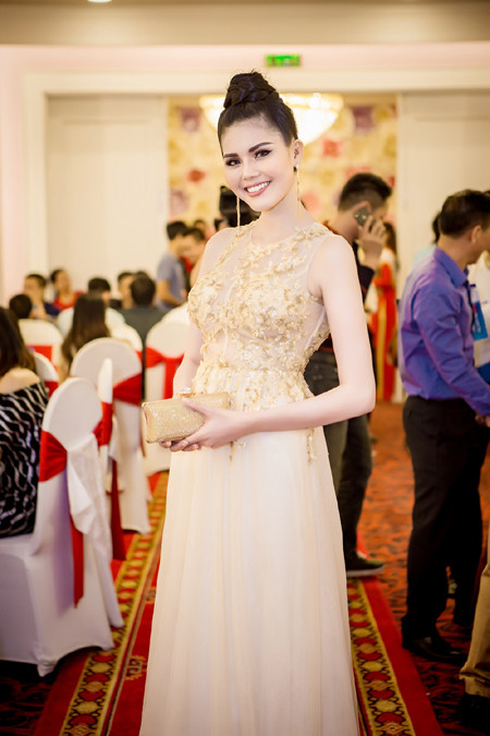 Á hậu Kim Nguyên nhí nhảnh nhưng vẫn đầy quyến rũ ảnh 5 Á hậu Kim Nguyên nhí nhảnh nhưng vẫn đầy quyến rũ ảnh 5