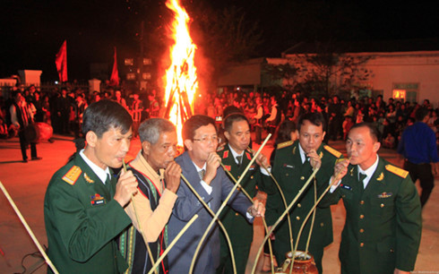 Cả nước tưng bừng đón chào năm mới Đinh Dậu 2017 ảnh 10 Cả nước tưng bừng đón chào năm mới Đinh Dậu 2017 ảnh 10