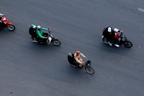 CSGT không đơn thuần chỉ biết phân luồng, điều khiển giao thông ảnh 11