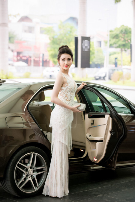 Diện váy xuyên thấu, Á hậu Huyền My khoe vòng một quyến rũ ảnh 1 Diện váy xuyên thấu, Á hậu Huyền My khoe vòng một quyến rũ ảnh 1