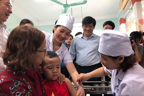 Chiến dịch phòng, chống dịch bệnh tay chân miệng, sởi và sốt xuất huyết ảnh 1