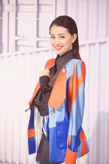 Style ăn mặc hiện đại của Quỳnh Chi ở The Remix ảnh 1