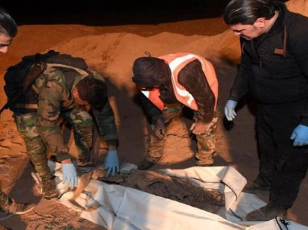 SAA khai quật được 7 hố chôn tập thể với hàng trăm thi thể tại Deir Ezzor ảnh 1 SAA khai quật được 7 hố chôn tập thể với hàng trăm thi thể tại Deir Ezzor ảnh 1