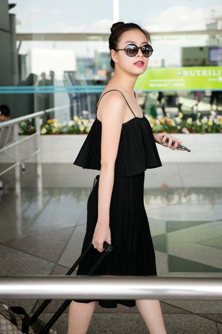 Bắt gặp Hoàng Thuỳ Linh mặt mộc vẫn xinh đẹp lên đường sang Anh lưu diễn ảnh 7 Bắt gặp Hoàng Thuỳ Linh mặt mộc vẫn xinh đẹp lên đường sang Anh lưu diễn ảnh 7