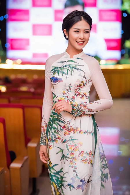 Ngọc Hân - Tố Như "đọ sắc" với phong cách thời trang đối lập ảnh 4 Ngọc Hân - Tố Như "đọ sắc" với phong cách thời trang đối lập ảnh 4