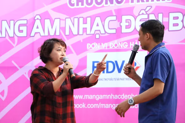 Chiến Thắng - Trà My "khuấy đảo" Bệnh viện Đa khoa tỉnh Vĩnh Phúc ảnh 7