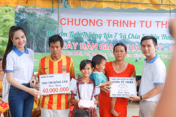 Nữ hoàng Du lịch Dương Kim Ánh giản dị đi từ thiện ảnh 4