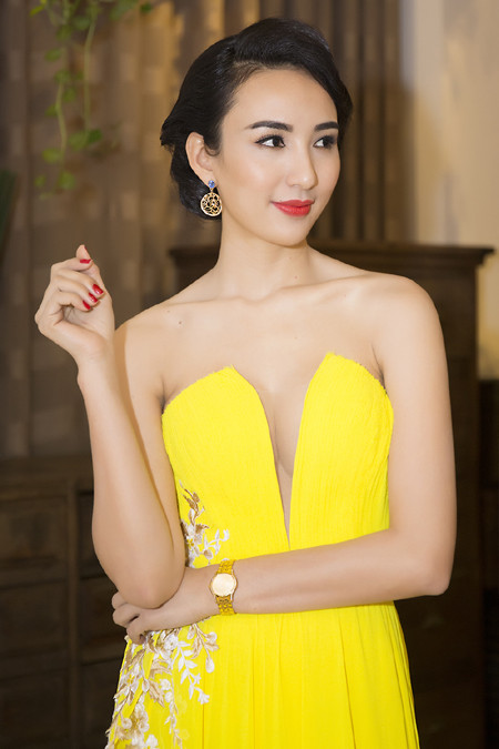 Hoa hậu Ngọc Diễm khoe vai trần và vòng 1 đầy gợi cảm ảnh 4