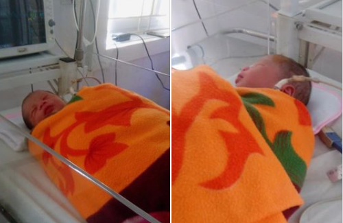 Bé trai 1 ngày tuổi bị trùm áo bỏ rơi bên vệ đường ảnh 1