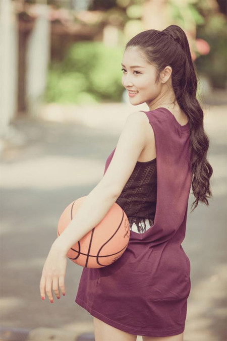 Hoa hậu Triệu Thị Hà khoe tài chơi bóng rổ ảnh 5