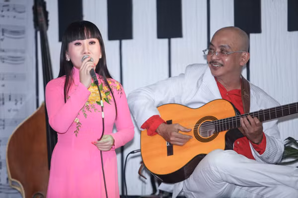 Á hậu Tố Uyên cùng dàn nghệ sĩ tham gia đấu giá ủng hộ MC Lê Tâm ảnh 8