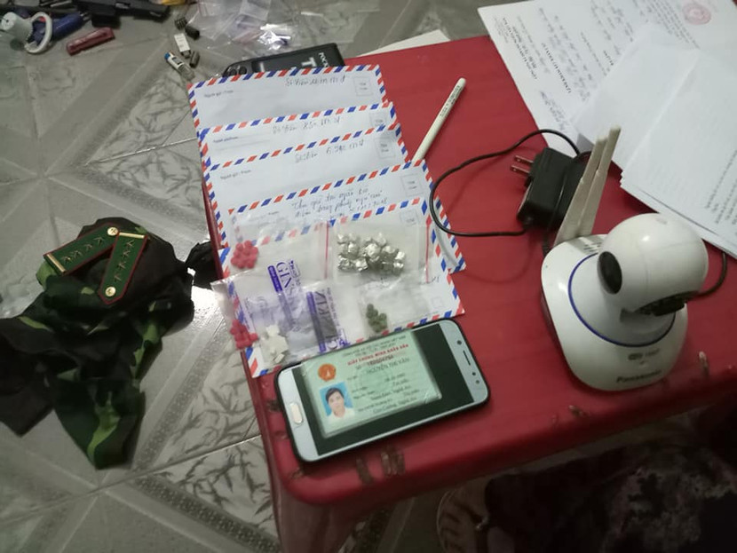 Bắt giữ nữ tài xế xe taxi giấu ma túy trên người ảnh 1