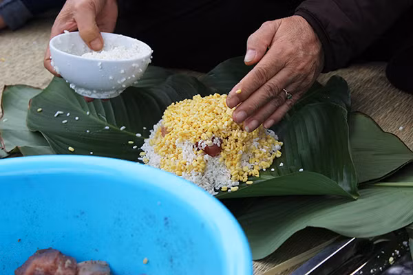 Lễ hội Gói bánh chưng trao yêu thương đến trẻ em vùng cao ảnh 10
