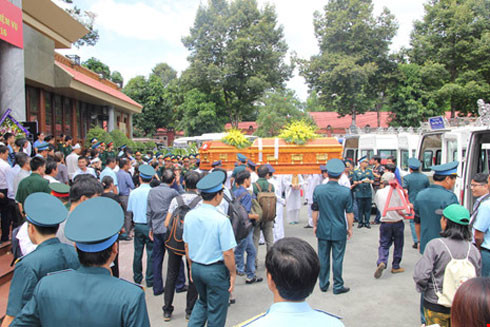 Lễ truy điệu 3 phi công tử nạn trong vụ rơi máy bay ở Vũng Tàu ảnh 1 Lễ truy điệu 3 phi công tử nạn trong vụ rơi máy bay ở Vũng Tàu ảnh 1