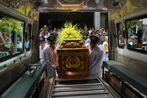 Lễ truy điệu 3 phi công tử nạn trong vụ rơi máy bay ở Vũng Tàu ảnh 3 Lễ truy điệu 3 phi công tử nạn trong vụ rơi máy bay ở Vũng Tàu ảnh 3