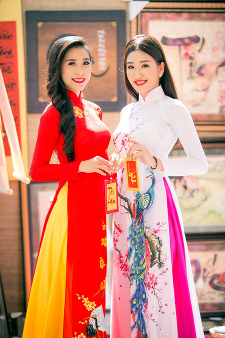 Cặp đôi Á khôi thướt tha áo dài xin chữ đầu năm ảnh 5