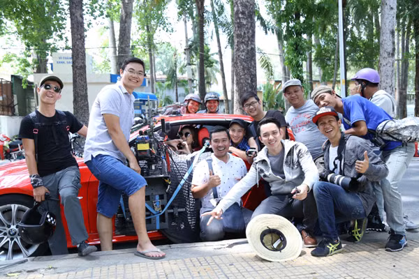 Maya sành điệu lái xe sang trở lại với nghệ thuật thứ 7 ảnh 1