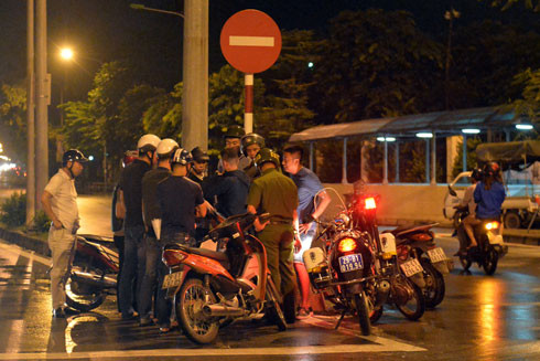 Kiểm soát hành chính, bắt quả tang đối tượng trộm cáp quang ảnh 1