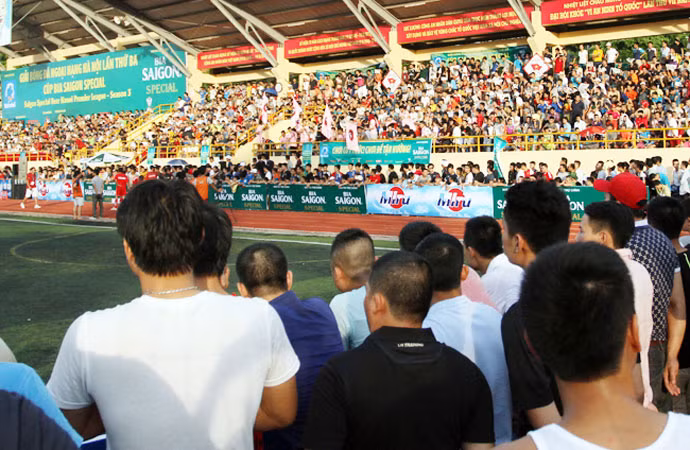 V-League nhìn giải "phủi" mà... thèm ảnh 1