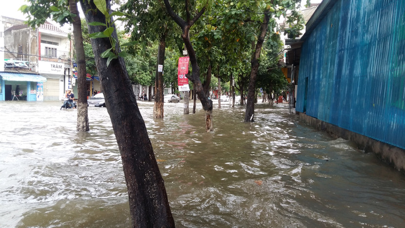 Nghệ An: Tìm kiếm 3 người bị nước lũ cuốn trôi ảnh 2 Nghệ An: Tìm kiếm 3 người bị nước lũ cuốn trôi ảnh 2