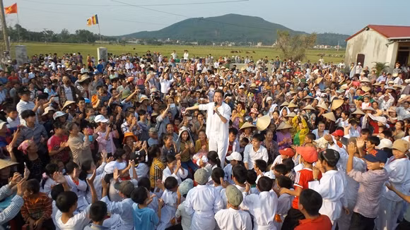 Đàm Vĩnh Hưng bất ngờ trước tình cảm của người dân Hà Tĩnh ảnh 8