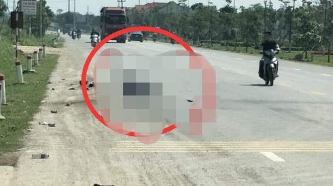 Va chạm với xe tải, hai mẹ con tử vong thương tâm ảnh 1