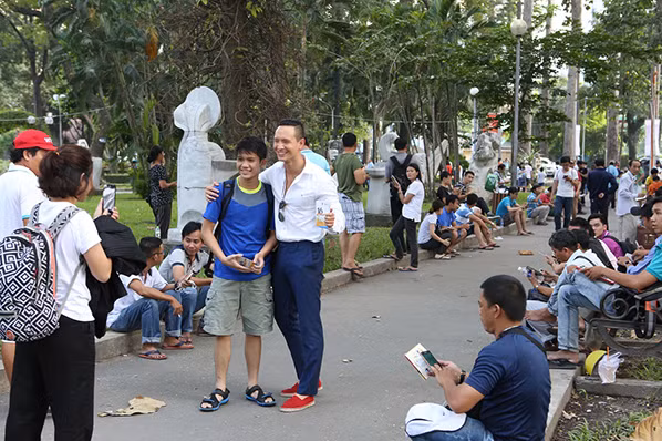 Kim Lý, Hoàng Bách hành động "Vì những người phụ nữ quanh ta" ảnh 6