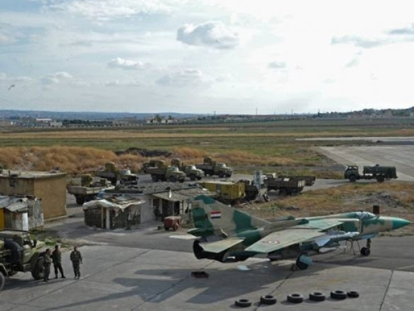 Không quân Syria chuyển máy bay về căn cứ sau cuộc tấn công của Mỹ ảnh 1