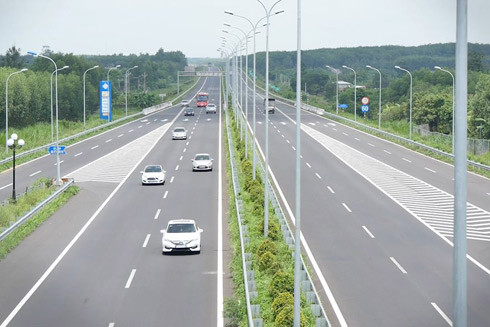 60 nhà thầu tham gia nộp hồ sơ đấu thầu cao tốc Bắc - Nam dài 654km ảnh 1