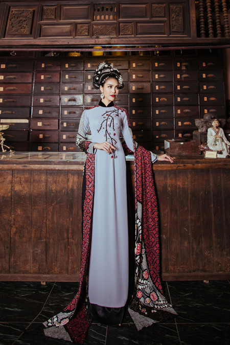 Lan Khuê đài các trong bộ sưu tập "Đào - Mai" của NTK Võ Việt Chung ảnh 6