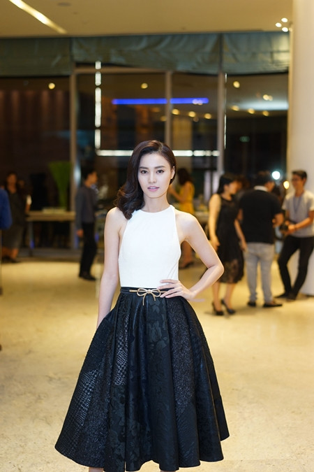 Lan Ngọc kiêu kỳ hội ngộ cùng "bạn gái Trường Giang" Nhã Phương ảnh 1