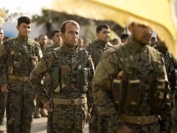 SDF bắt tay hợp tác với Nga, Syria sau quyết định gây "sốc" của ông Trump ảnh 1