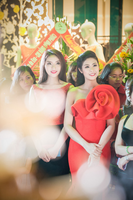 Hoa hậu Kỳ Duyên “lu mờ” trước đàn chị Ngọc Hân ảnh 7