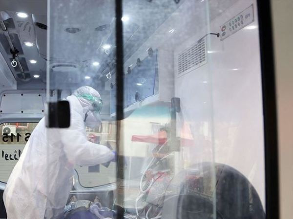 Iran: 73 người chết vì tin "uống rượu sẽ chống được Covid-19" ảnh 1