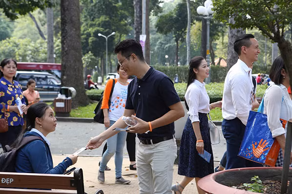 Kim Lý, Hoàng Bách hành động "Vì những người phụ nữ quanh ta" ảnh 5