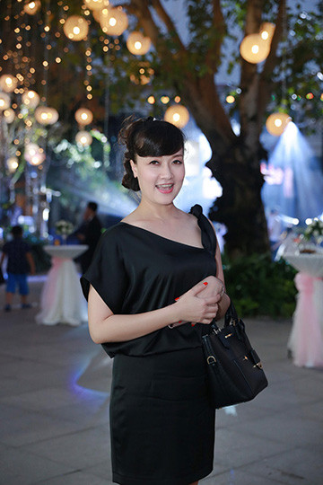 MC Thành Trung rạng rỡ đón dâu bằng xe sang Maybach ảnh 9