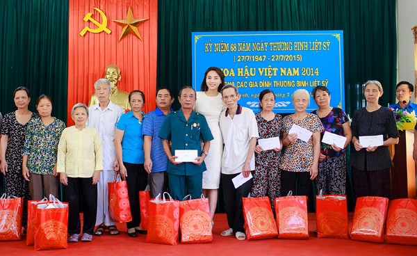 Hoa hậu Kỳ Duyên bỏ "tiền túi" về quê làm từ thiện ảnh 3