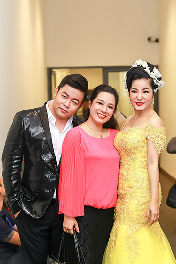 Thúy Nga "đọ dáng" cùng Hoài Linh ảnh 11